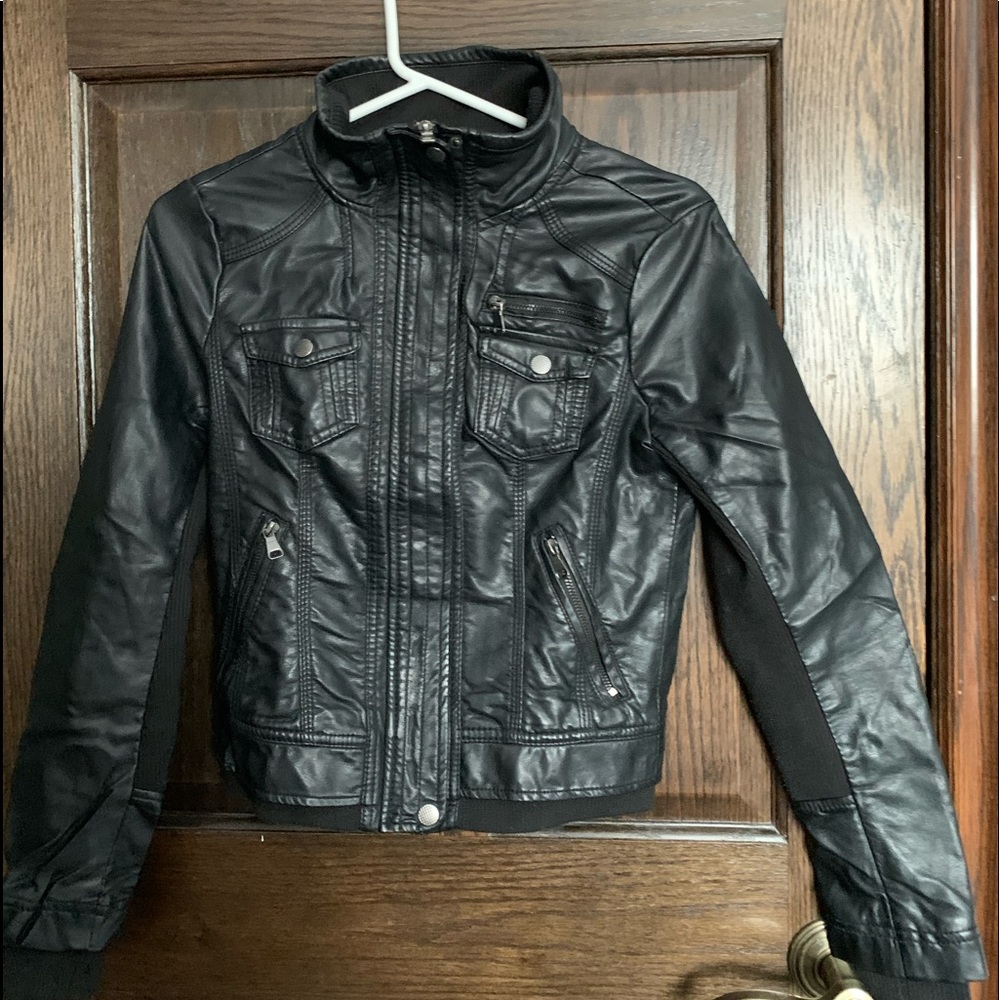 Small kids leather jacket 💙